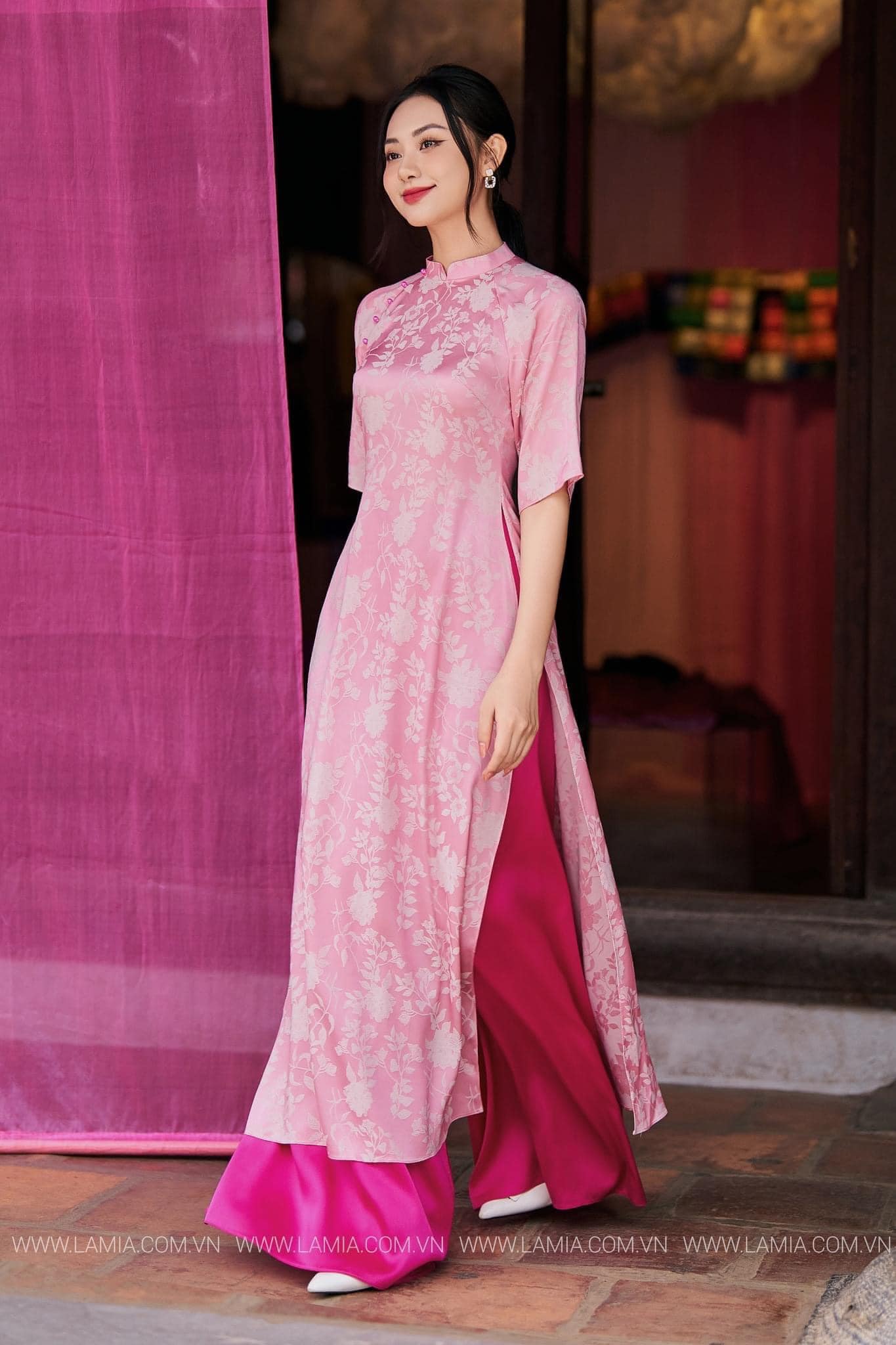 Vietnamese Traditional Dress for Women Vietnamese Traditional Dress for Women