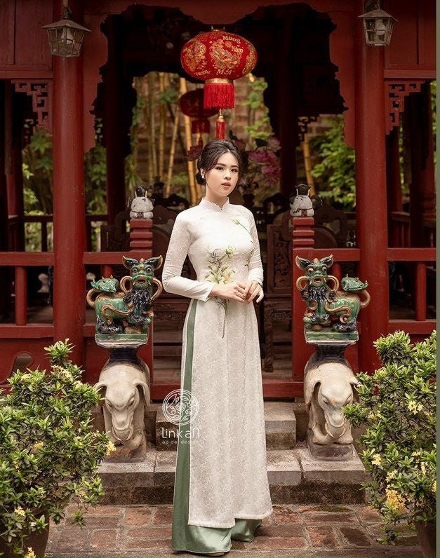 Vietnamese Traditional Dress for Women Vietnamese Traditional Dress for Women