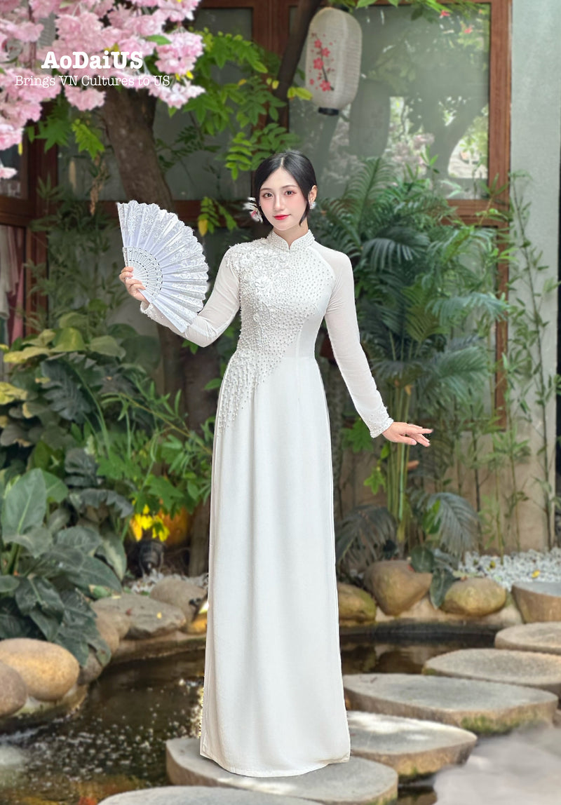 Bride Ao Dai Wedding Bride In White Ao Dai With Cape For Vietnamese Wedding Bride Ao Dai Wedding Bride In White Ao Dai With Cape For Vietnamese Wedding